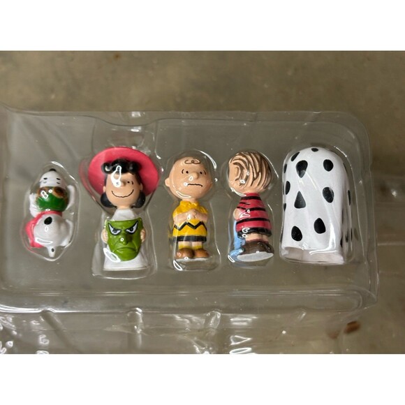 Peanuts It's The Great Pumpkin 2009 Music & Motion Prowling Pumpkin Patch Works - Picture 9 of 10